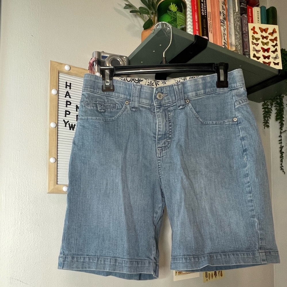 light wash LEE shorts with cool design on the back pockets of the shorts.